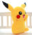 Der absolute Star unter den Pokémons ist Pikachu, den es jetzt als knuffige Plüschfigur von Pokémon gibt.