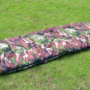 Leichter, Ideal zum Transport, aber dennoch gut wärmender Militär Schlafsack mit Kopfteil und warmer Baumwoll-Füllung.
