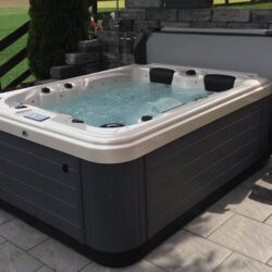 https://wellnesspools.ch/outdoor-whirlpool-stingray/#6630