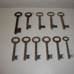 Lot ältere Schlüssel 11 Stück 7-9cm  1