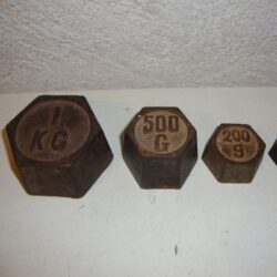 4 Alte Gewichtssteine 2