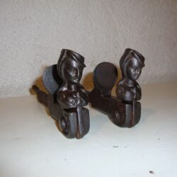 2 Alte Fensterladenhalter 1